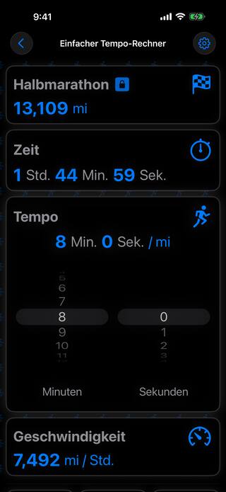 Die Tempo-Karte im Dunkelmodus mit Minuten- und Sekundenrädern auf 8:00 pro Meile, was einen Halbmarathon in 1:44:59 ergibt.