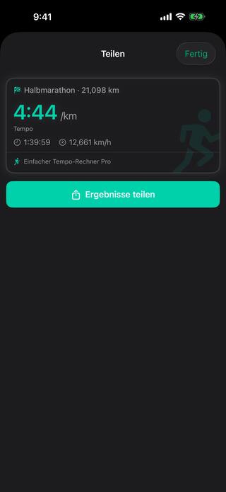 Das Werkzeug Teilen mit einer Ergebniskarte für einen Halbmarathon über 21,098 km: 4:44 pro Kilometer, eine Zielzeit von 1:39:59 und 12,661 km pro Stunde, bereit zum Versenden.
