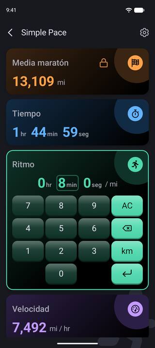 La tarjeta de ritmo abierta en modo oscuro con el teclado numérico, introduciendo 8:00 por milla para una media maratón que se termina en 1:44:59.