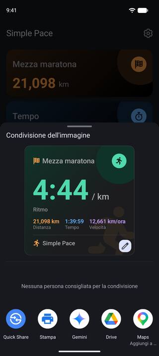 Il menu di condivisione di Android con una scheda dei risultati per una mezza maratona di 21,098 km: 4:44 al chilometro, un arrivo in 1:39:59 e 12,661 km all'ora.