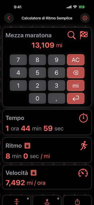 La scheda della distanza aperta in modalità scura con il tastierino numerico, mentre si inserisce una mezza maratona di 13,109 miglia con il ritmo bloccato a 8:00 al miglio e il tempo che si ricalcola a 1:44:59.