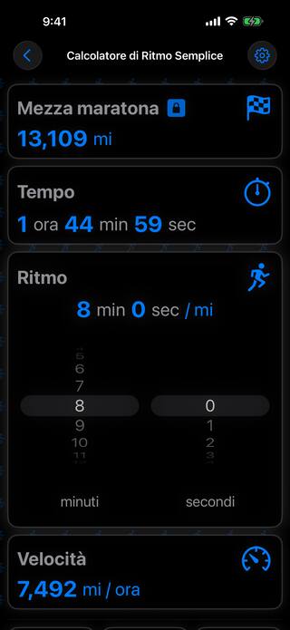 La scheda del ritmo aperta in modalità scura con le rotelle dei minuti e dei secondi impostate su 8:00 al miglio, che danno un arrivo di mezza maratona in 1:44:59.