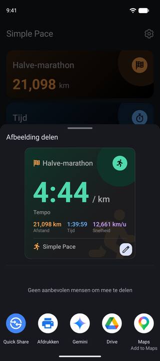 Het Android-deelvenster met een resultatenkaart voor een halve-marathon van 21,098 km: 4:44 per kilometer, een eindtijd van 1:39:59 en 12,661 km per uur.